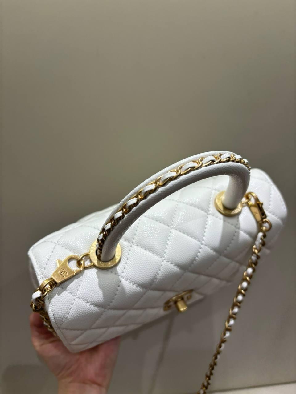 Chanel Küçük 24cm Coco Saplı Kapak Beyaz Havyar Deri Çanta - Glimmer of Luxury