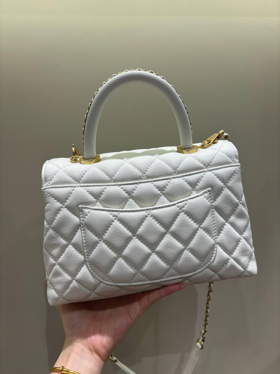 Chanel Küçük 24cm Coco Saplı Kapak Beyaz Havyar Deri Çanta - Glimmer of Luxury