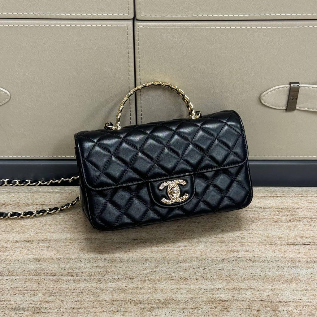 Chanel 23A Mini Dikdörtgen Kapaklı Kristal Üst Saplı Siyah Kuzu Derisi ve LGHW - Glimmer of Luxury