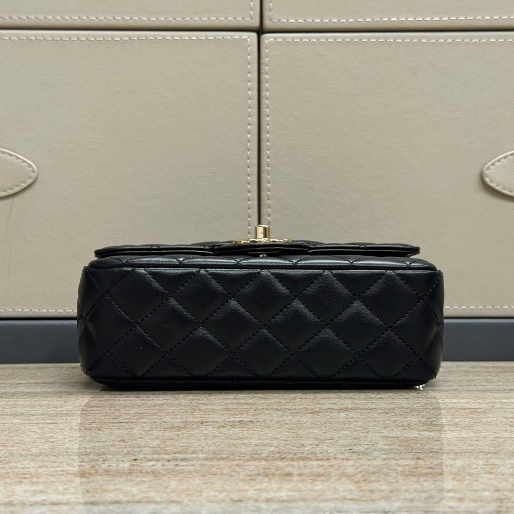 Chanel 23A Mini Dikdörtgen Kapaklı Kristal Üst Saplı Siyah Kuzu Derisi ve LGHW - Glimmer of Luxury