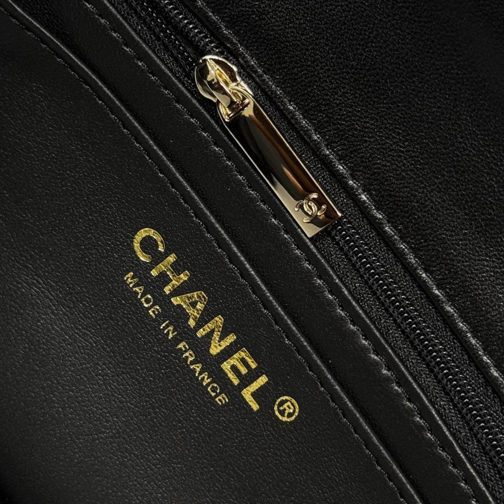 Chanel 23A Mini Dikdörtgen Kapaklı Kristal Üst Saplı Siyah Kuzu Derisi ve LGHW - Glimmer of Luxury
