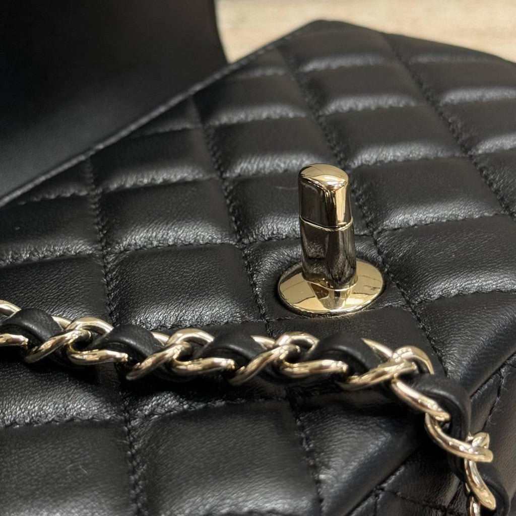 Chanel 23A Mini Dikdörtgen Kapaklı Kristal Üst Saplı Siyah Kuzu Derisi ve LGHW - Glimmer of Luxury