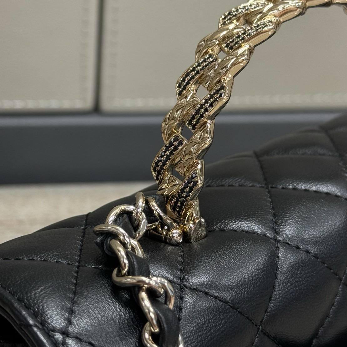 Chanel 23A Mini Dikdörtgen Kapaklı Kristal Üst Saplı Siyah Kuzu Derisi ve LGHW - Glimmer of Luxury