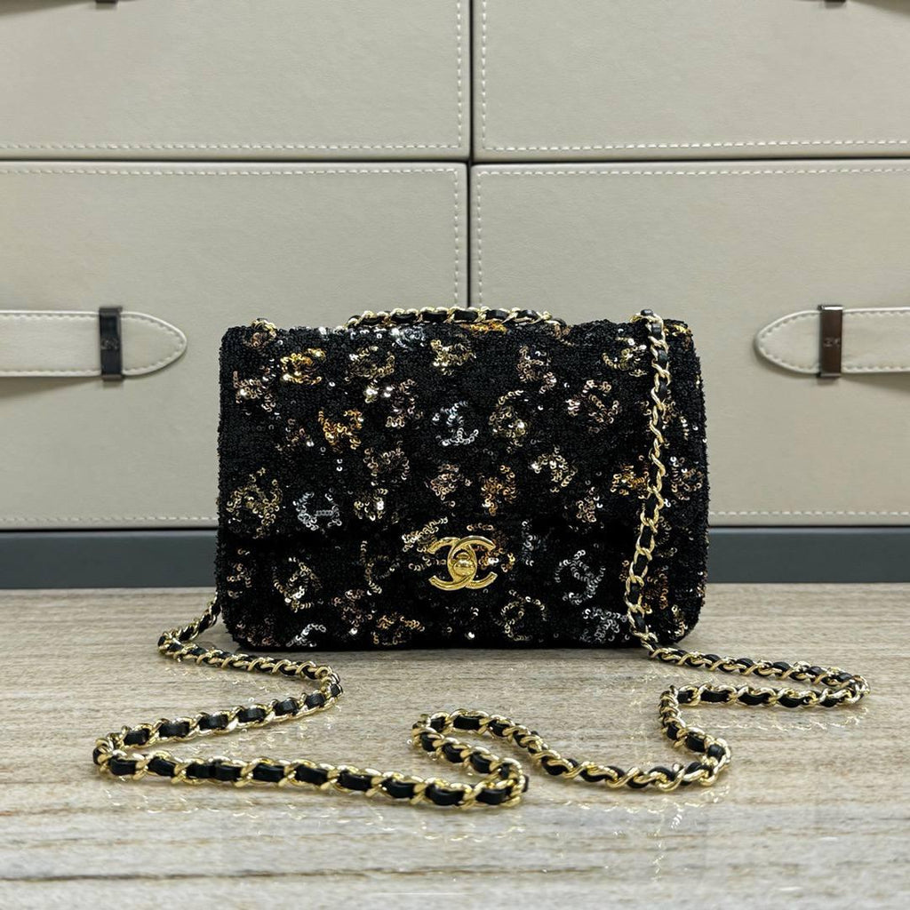 Chanel Sequin Logo Küçük Kapaklı Çanta Açık Altın Donanım - Glimmer of Luxury