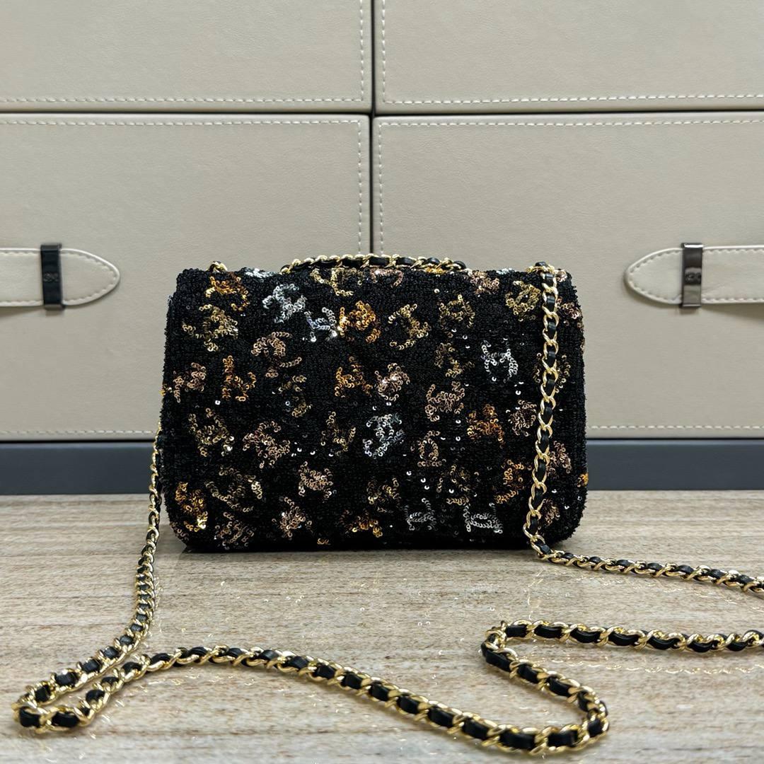 Chanel Sequin Logo Küçük Kapaklı Çanta Açık Altın Donanım - Glimmer of Luxury