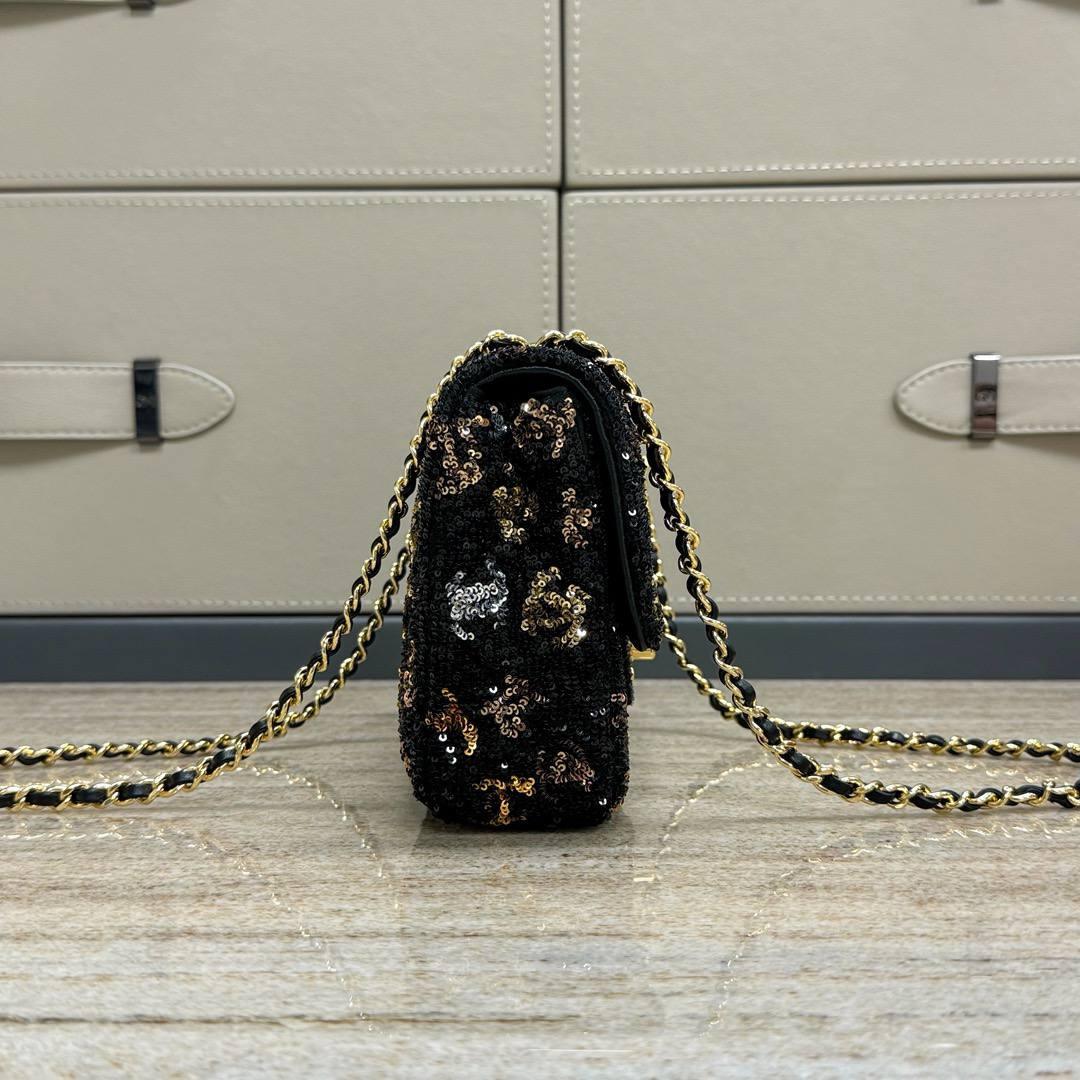 Chanel Sequin Logo Küçük Kapaklı Çanta Açık Altın Donanım - Glimmer of Luxury
