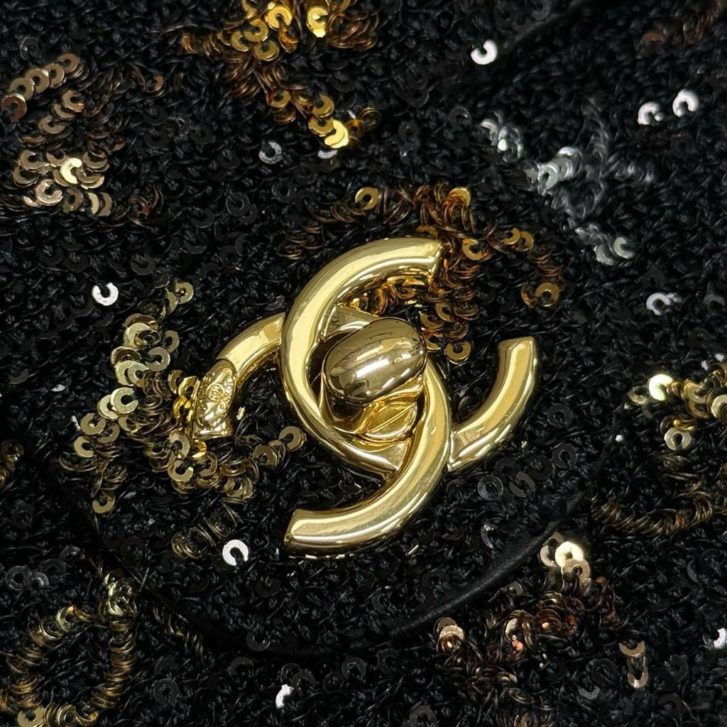 Chanel Sequin Logo Küçük Kapaklı Çanta Açık Altın Donanım - Glimmer of Luxury