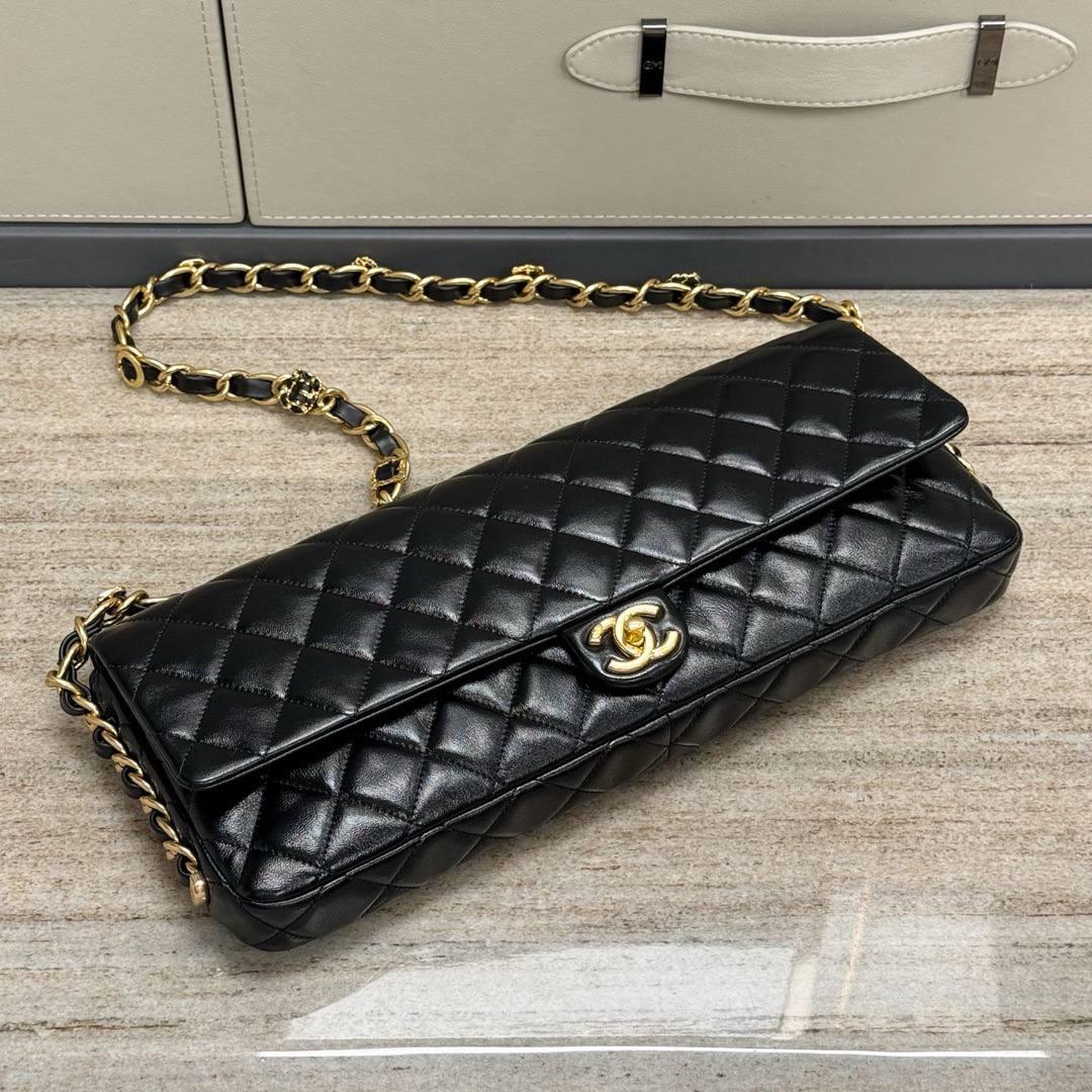 Chanel Maksi Clutch - Glimmer of Luxury