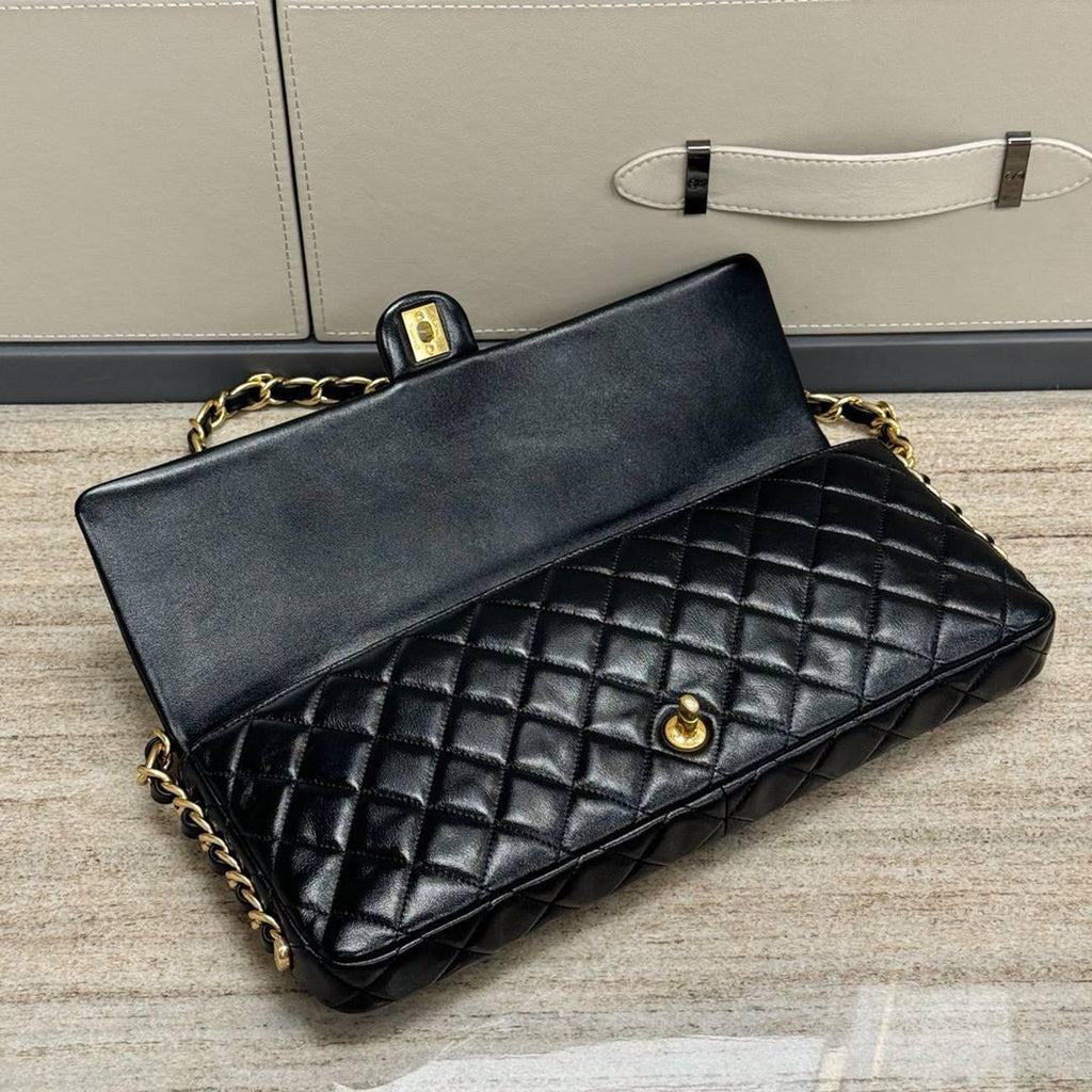 Chanel Maksi Clutch - Glimmer of Luxury
