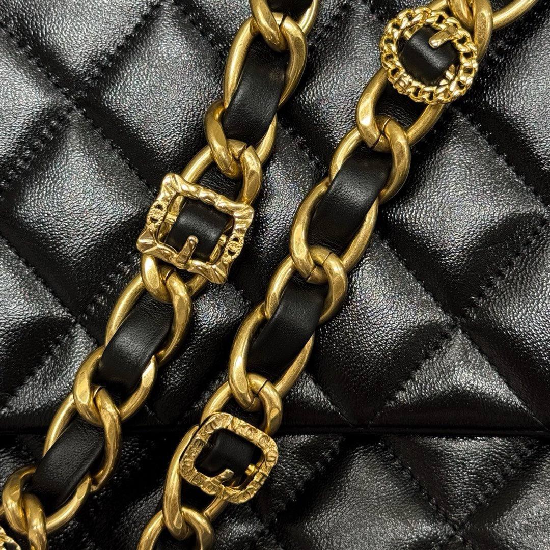 Chanel Maksi Clutch - Glimmer of Luxury