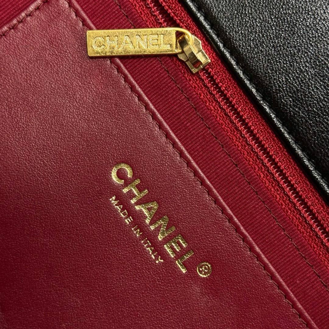 Chanel Maksi Clutch - Glimmer of Luxury