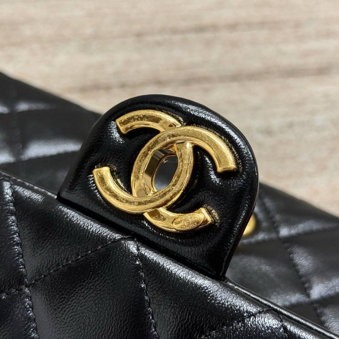 Chanel Maksi Clutch - Glimmer of Luxury