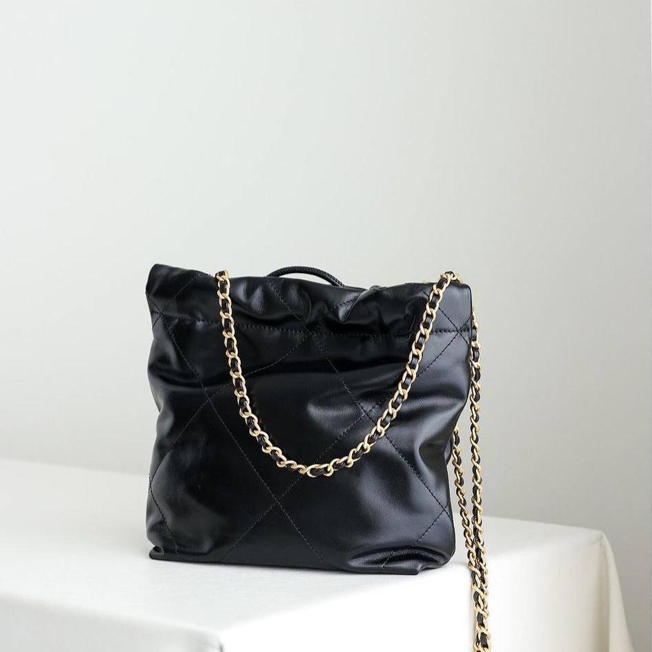 CHANEL 22 Mini Çanta - Glimmer of Luxury