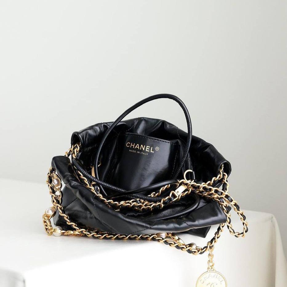 CHANEL 22 Mini Çanta - Glimmer of Luxury