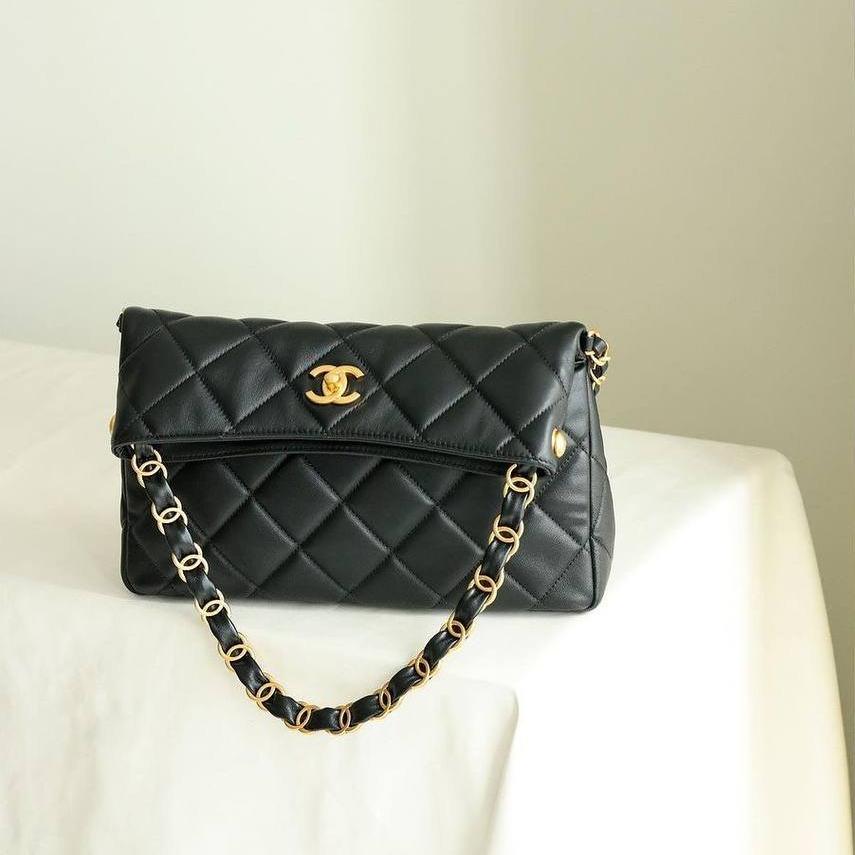 Chanel 24P Hidden Edition Hobo Çanta - Glimmer of Luxury