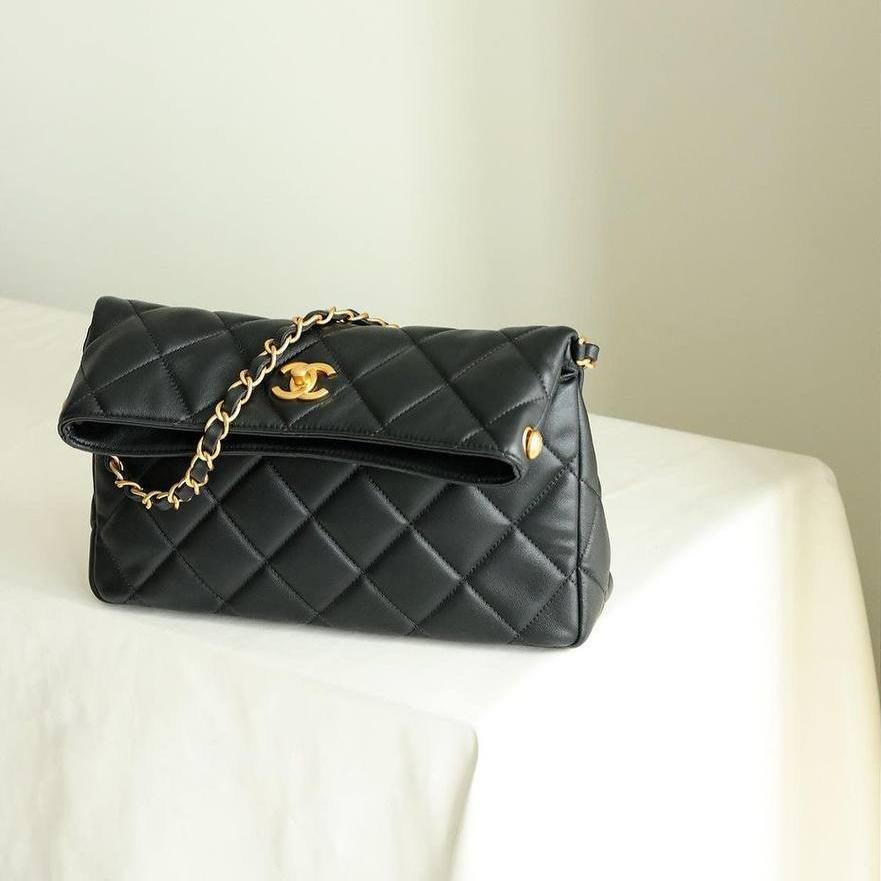 Chanel 24P Hidden Edition Hobo Çanta - Glimmer of Luxury