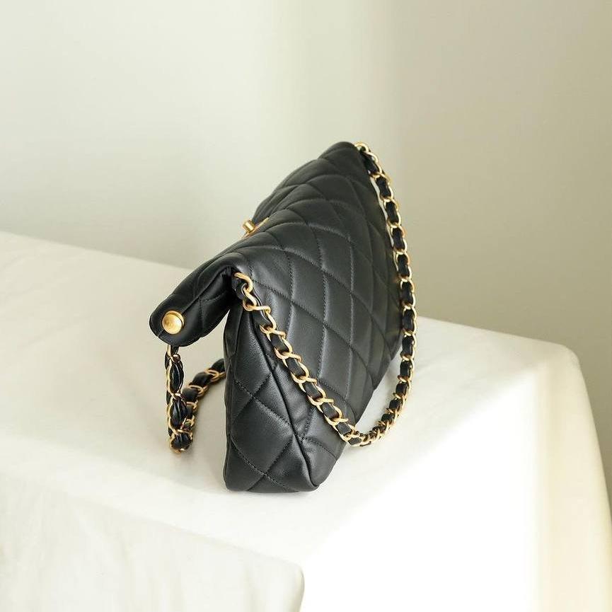 Chanel 24P Hidden Edition Hobo Çanta - Glimmer of Luxury