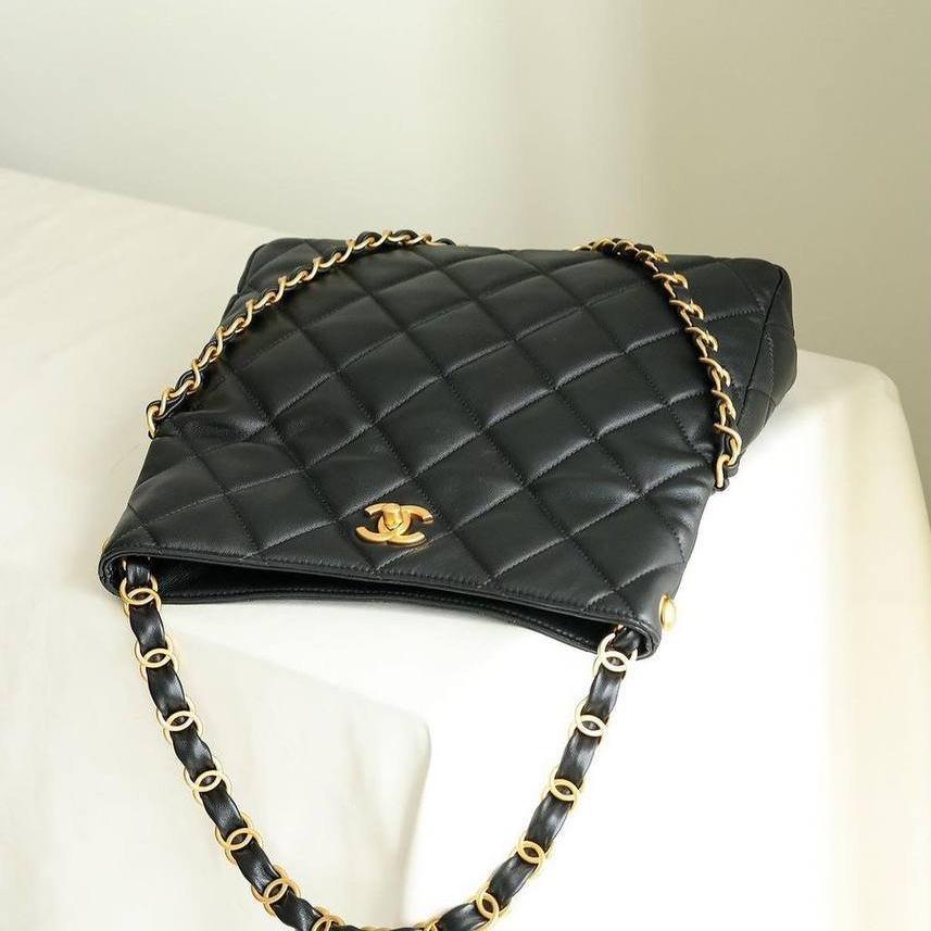 Chanel 24P Hidden Edition Hobo Çanta - Glimmer of Luxury