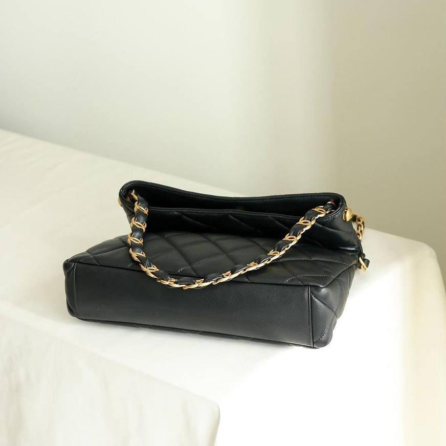 Chanel 24P Hidden Edition Hobo Çanta - Glimmer of Luxury