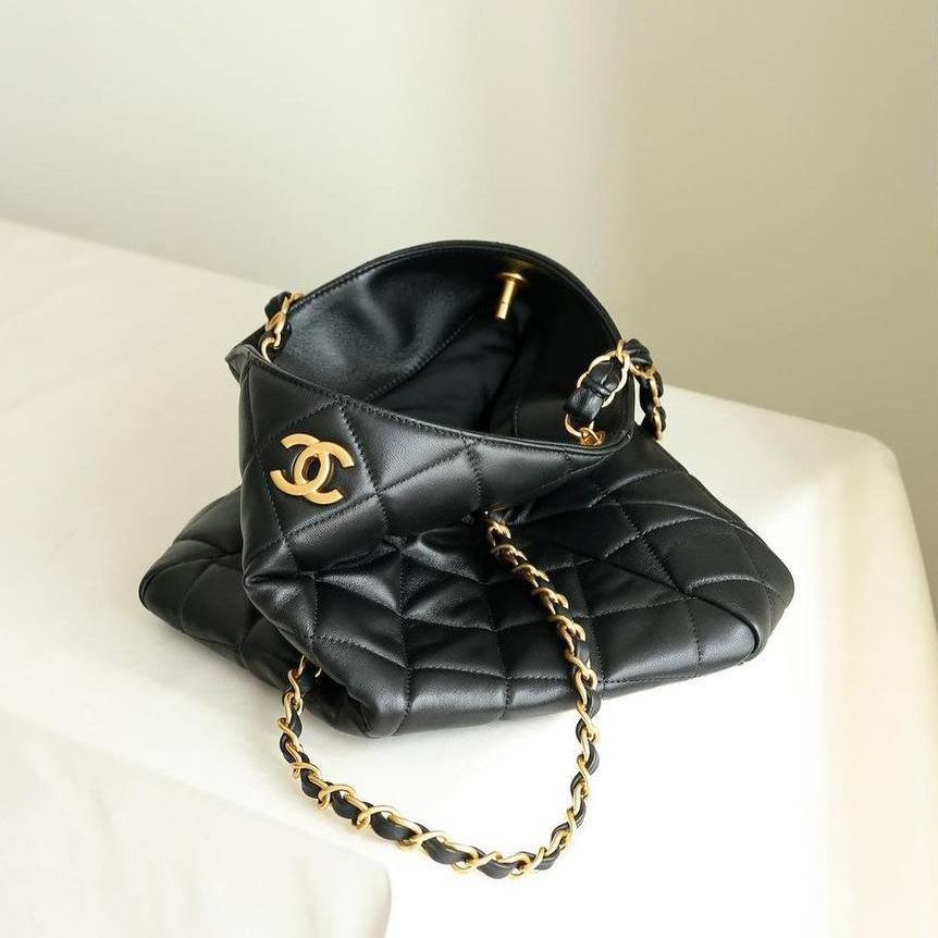 Chanel 24P Hidden Edition Hobo Çanta - Glimmer of Luxury