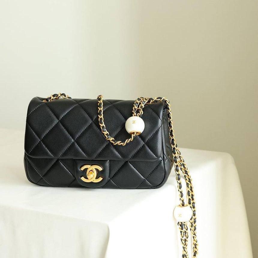 Chanel 24S Yeni Siyah Kapitone Kuzu Derisi Küçük Kapaklı Çanta Altın CC Maxi İnci S Crush - Glimmer of Luxury