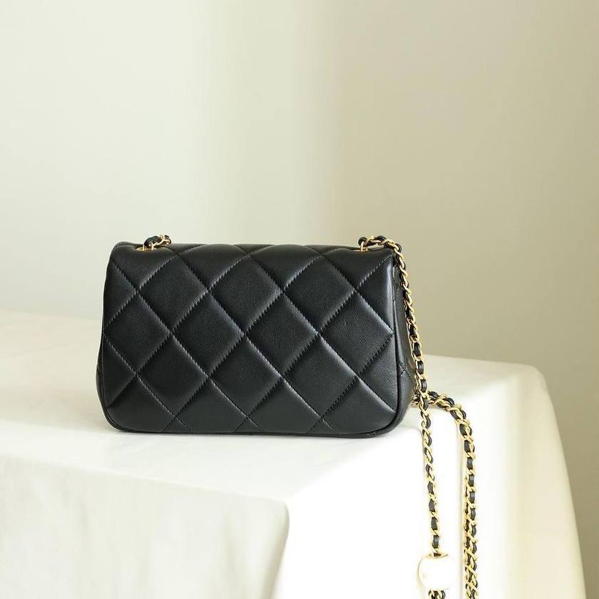 Chanel 24S Yeni Siyah Kapitone Kuzu Derisi Küçük Kapaklı Çanta Altın CC Maxi İnci S Crush - Glimmer of Luxury