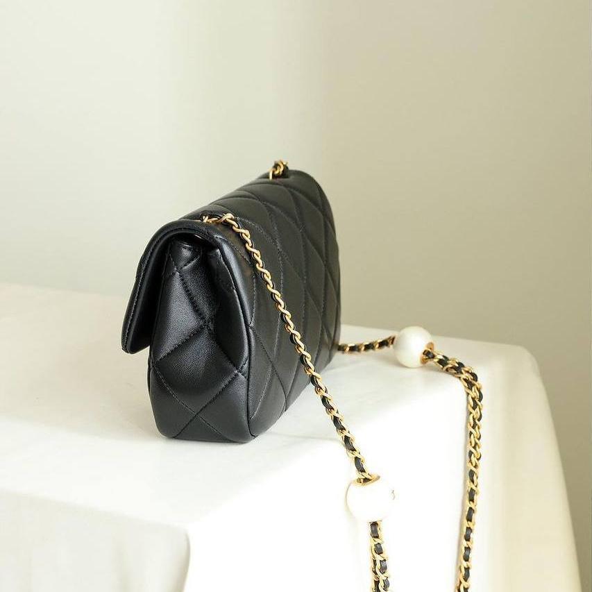 Chanel 24S Yeni Siyah Kapitone Kuzu Derisi Küçük Kapaklı Çanta Altın CC Maxi İnci S Crush - Glimmer of Luxury