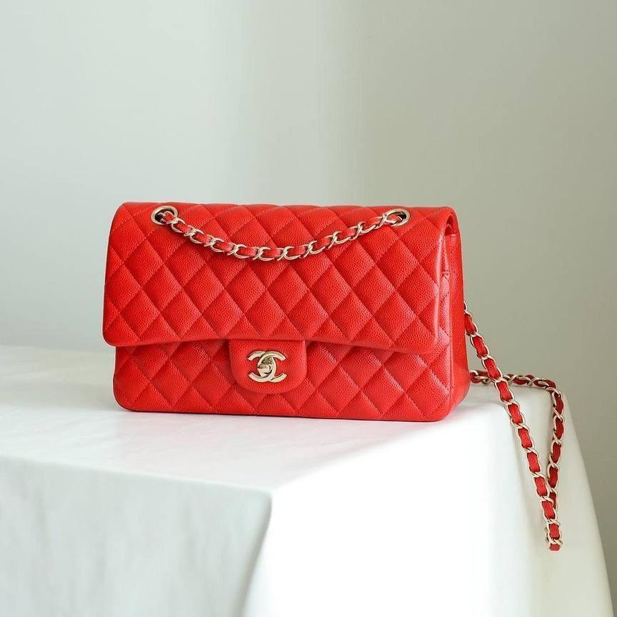 Chanel Klasik Orta Kırmızı Havyar Çanta - Glimmer of Luxury