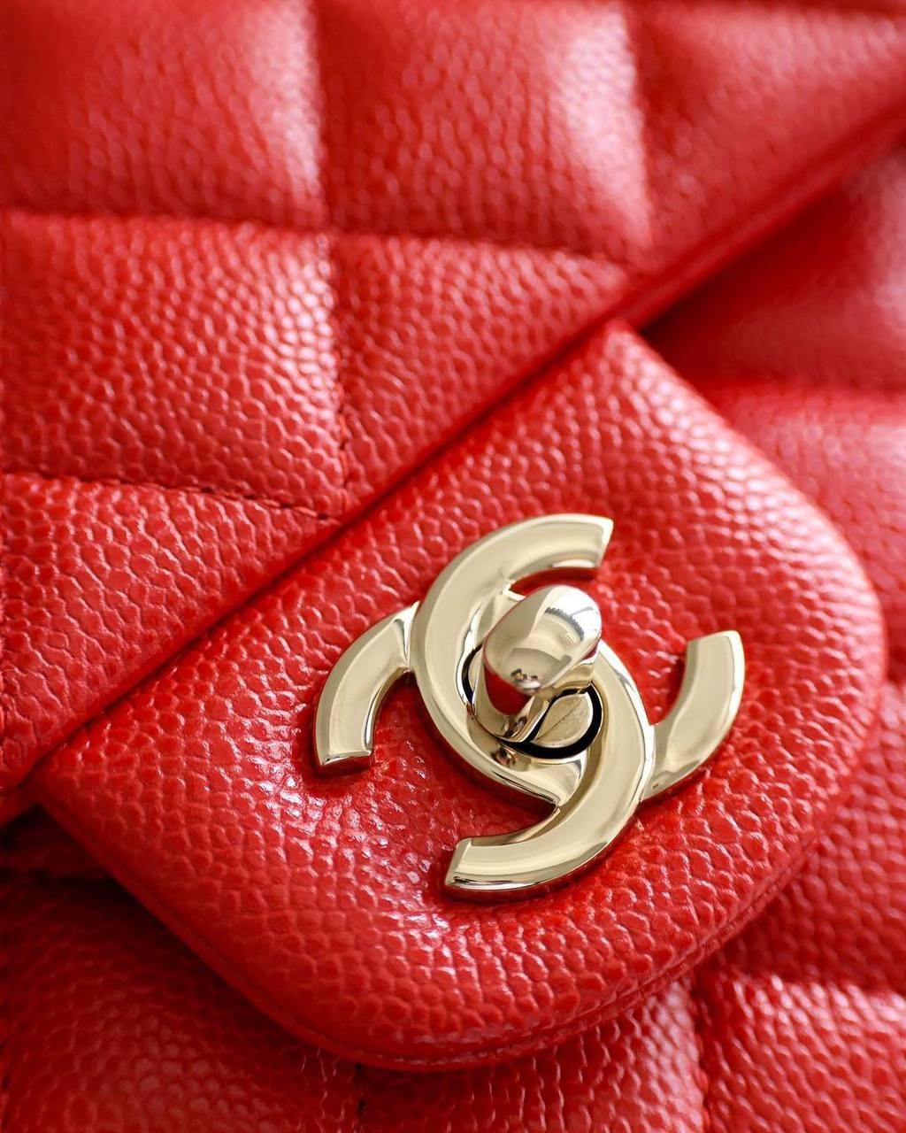 Chanel Klasik Orta Kırmızı Havyar Çanta - Glimmer of Luxury
