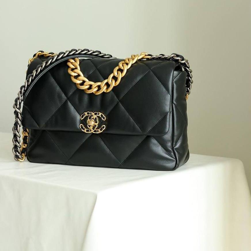 Chanel 19 Maxi Çanta - Glimmer of Luxury
