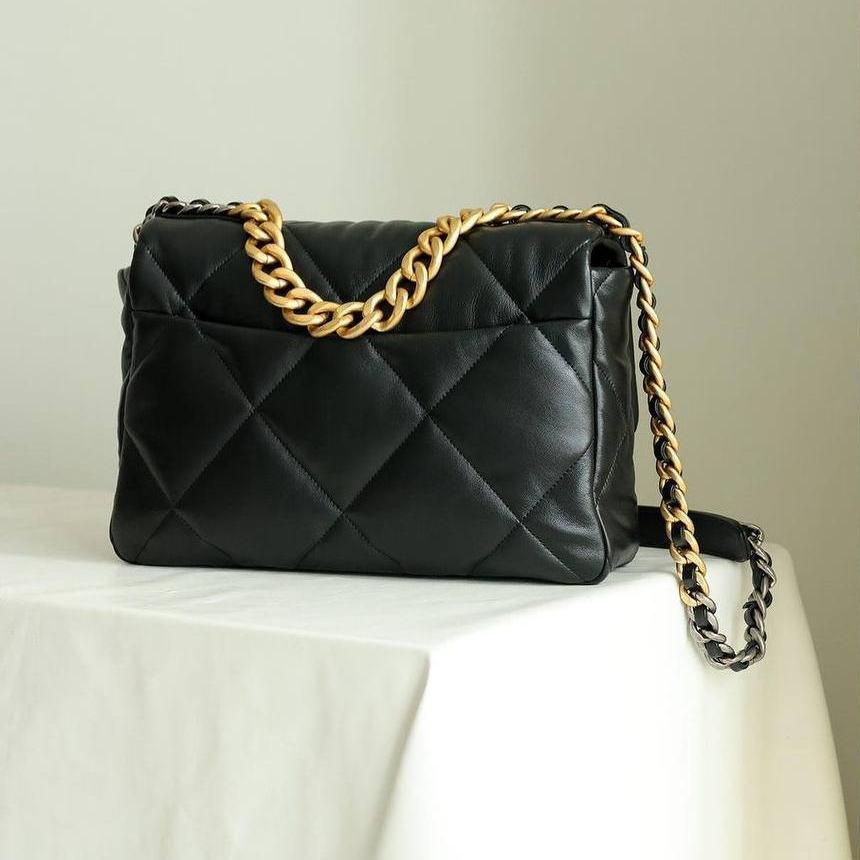 Chanel 19 Maxi Çanta - Glimmer of Luxury