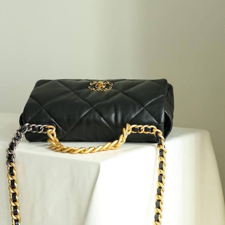 Chanel 19 Maxi Çanta - Glimmer of Luxury