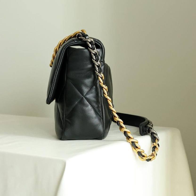 Chanel 19 Maxi Çanta - Glimmer of Luxury
