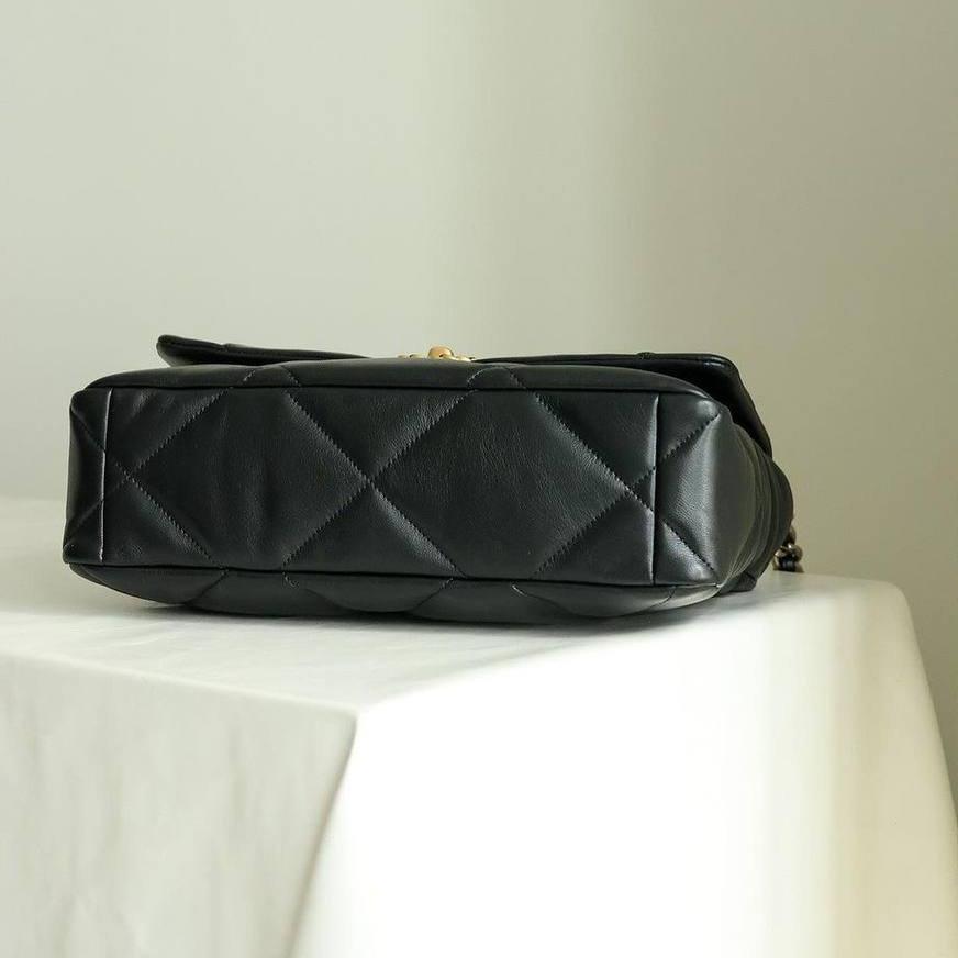 Chanel 19 Maxi Çanta - Glimmer of Luxury