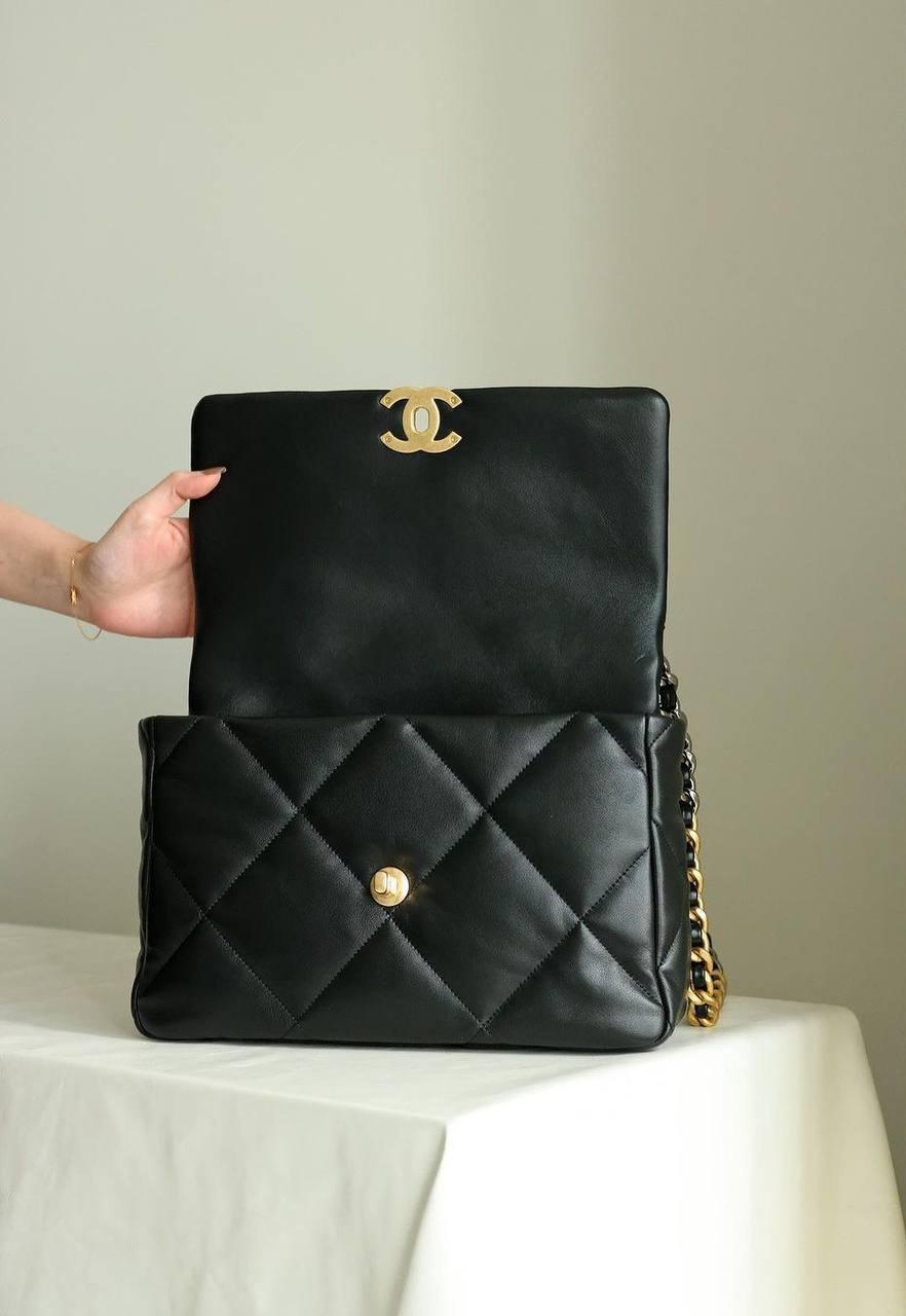 Chanel 19 Maxi Çanta - Glimmer of Luxury