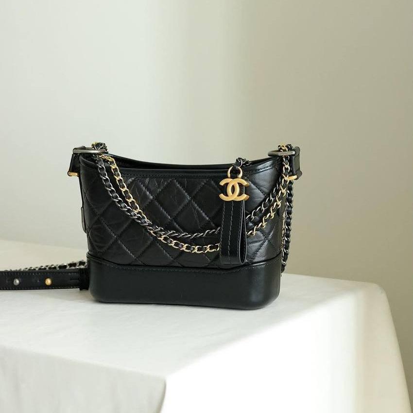 Chanel Siyah Eskitme Dana Derisi Küçük Gabrielle Hobo Çanta - Glimmer of Luxury
