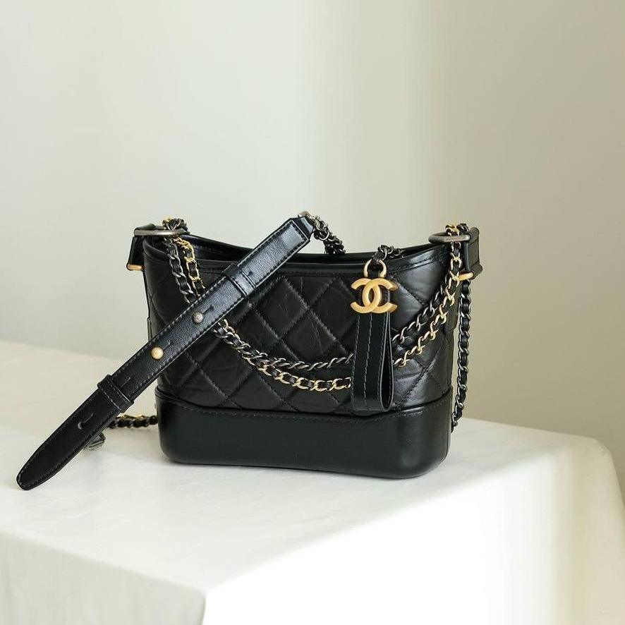 Chanel Siyah Eskitme Dana Derisi Küçük Gabrielle Hobo Çanta - Glimmer of Luxury