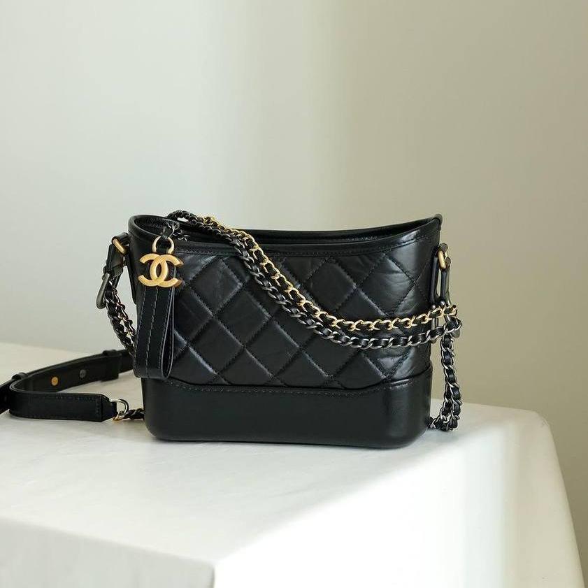 Chanel Siyah Eskitme Dana Derisi Küçük Gabrielle Hobo Çanta - Glimmer of Luxury