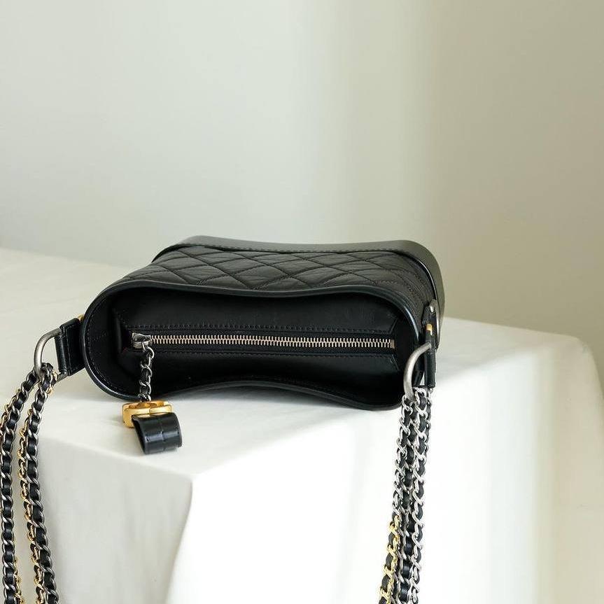 Chanel Siyah Eskitme Dana Derisi Küçük Gabrielle Hobo Çanta - Glimmer of Luxury