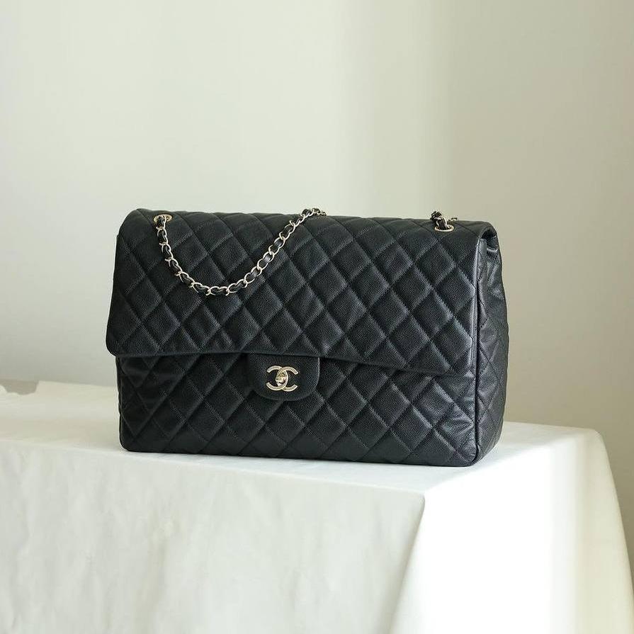 Chanel XXL Kapaklı Çanta Siyah Havyar Açık Altın Donanım 24C - Glimmer of Luxury