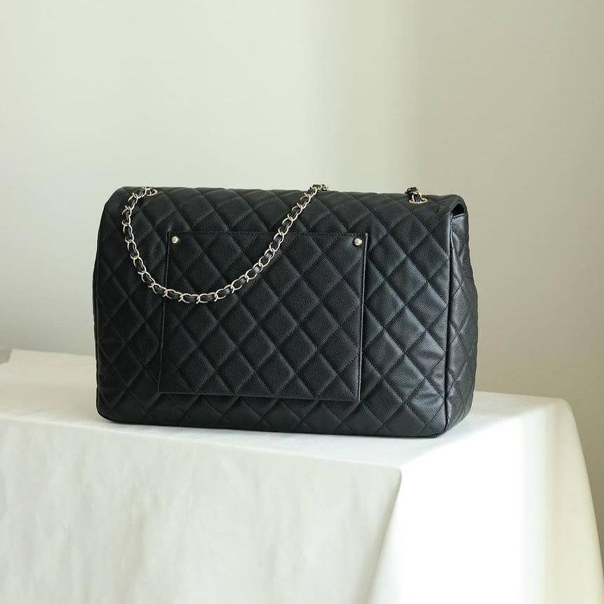 Chanel XXL Kapaklı Çanta Siyah Havyar Açık Altın Donanım 24C - Glimmer of Luxury