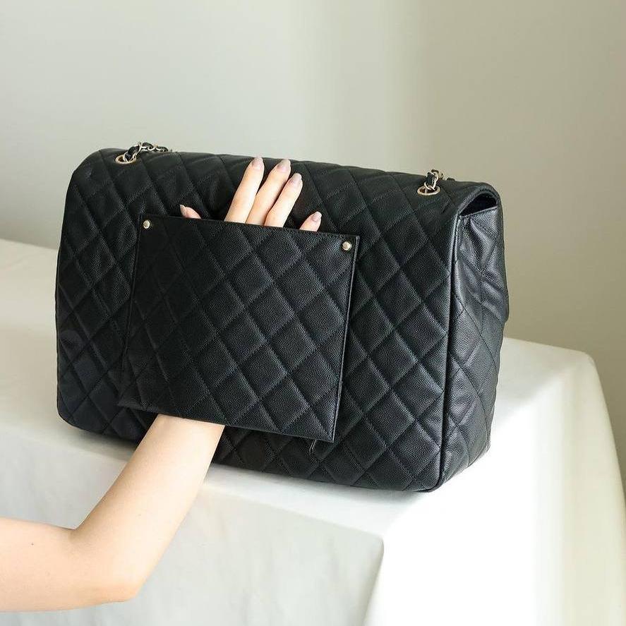 Chanel XXL Kapaklı Çanta Siyah Havyar Açık Altın Donanım 24C - Glimmer of Luxury