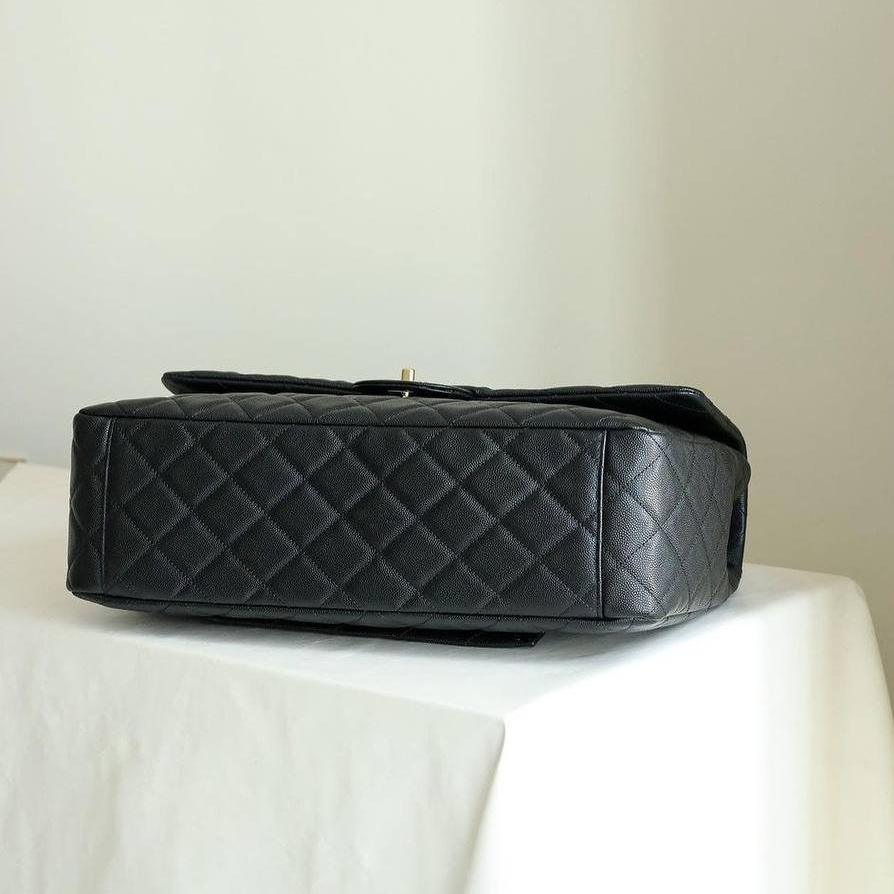 Chanel XXL Kapaklı Çanta Siyah Havyar Açık Altın Donanım 24C - Glimmer of Luxury