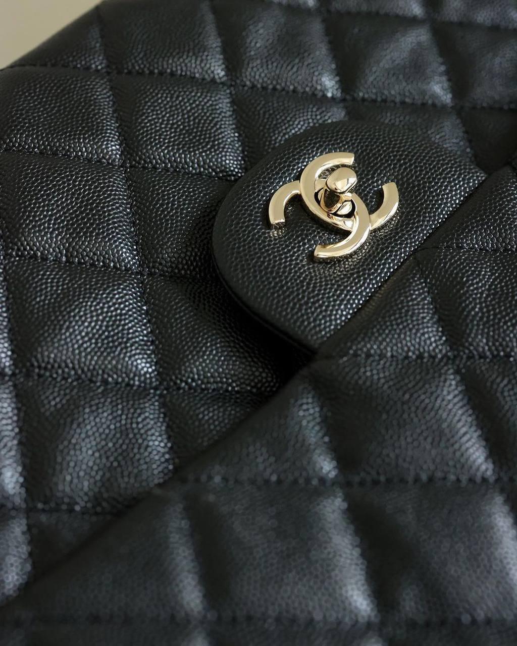 Chanel XXL Kapaklı Çanta Siyah Havyar Açık Altın Donanım 24C - Glimmer of Luxury