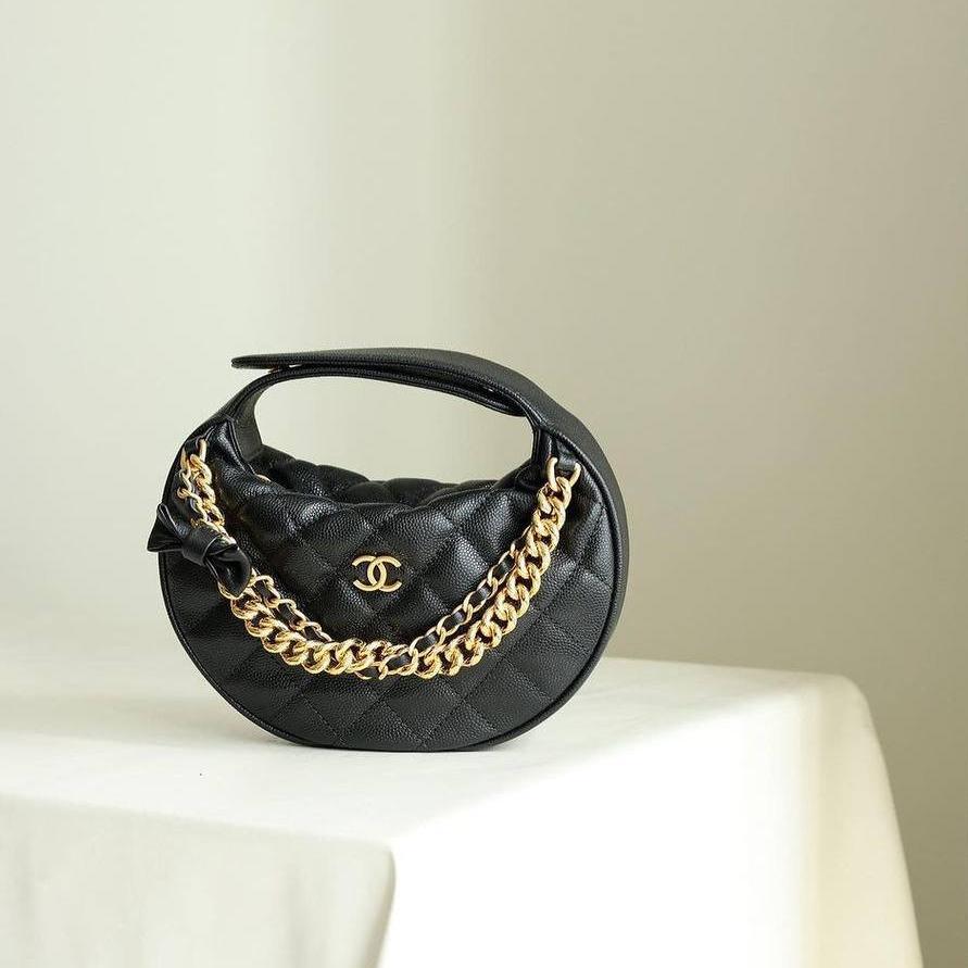 Chanel Kapitone Daire Kese Çanta Siyah, Zincir Altın Donanımlı - Glimmer of Luxury