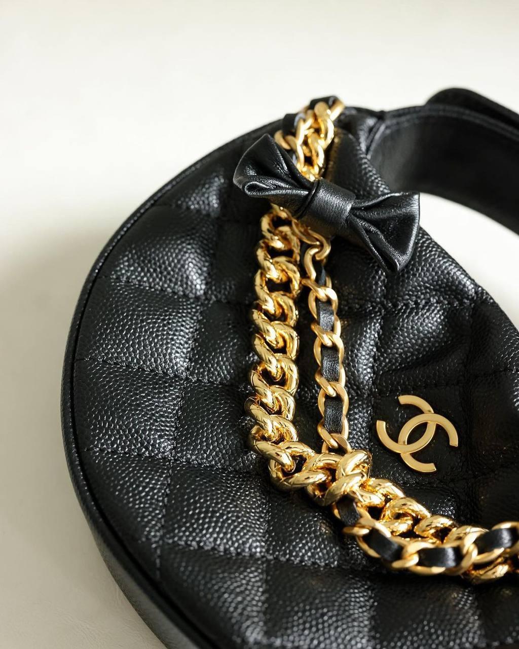 Chanel Kapitone Daire Kese Çanta Siyah, Zincir Altın Donanımlı - Glimmer of Luxury