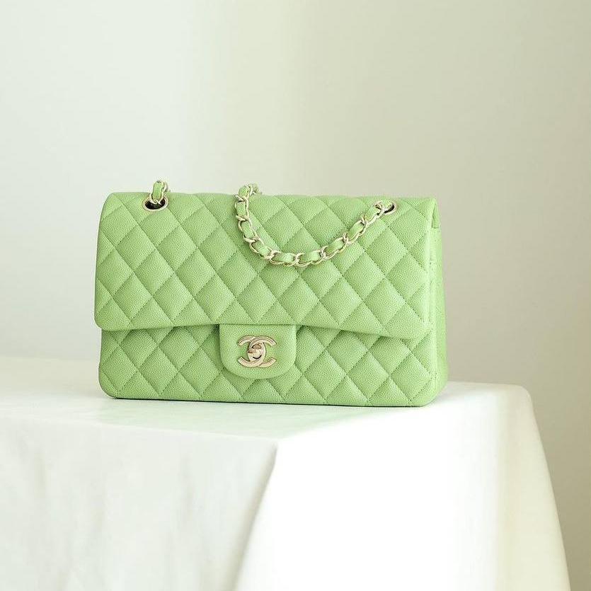 Chanel Klasik Orta Mint Yeşili Havyar - Glimmer of Luxury