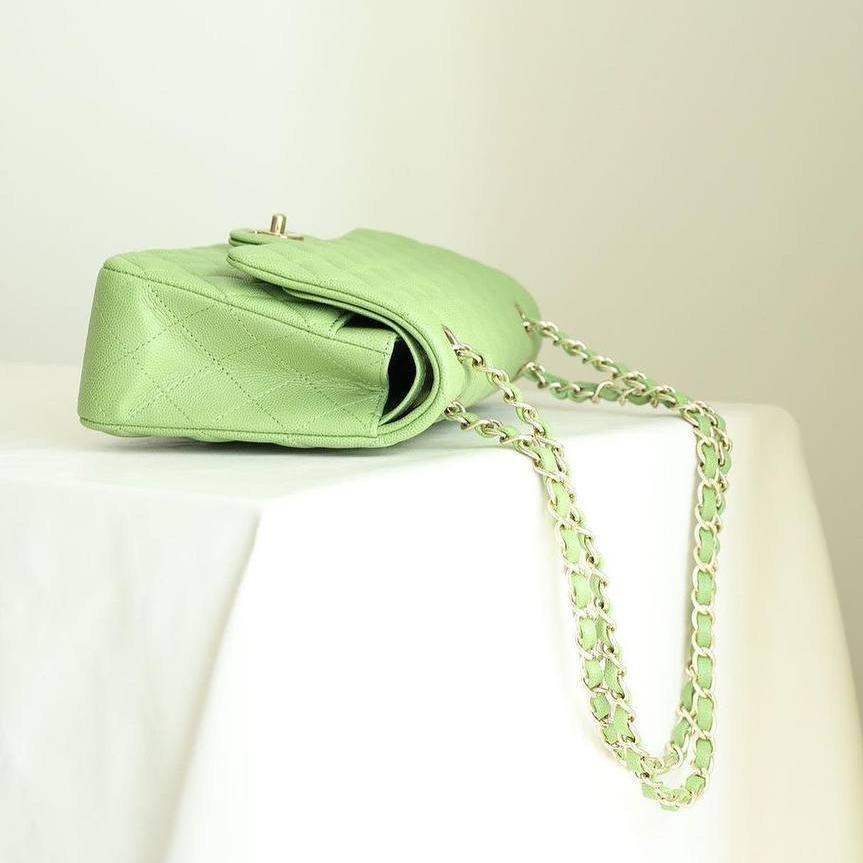 Chanel Klasik Orta Mint Yeşili Havyar - Glimmer of Luxury