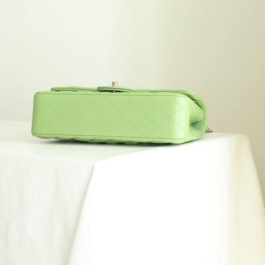 Chanel Klasik Orta Mint Yeşili Havyar - Glimmer of Luxury