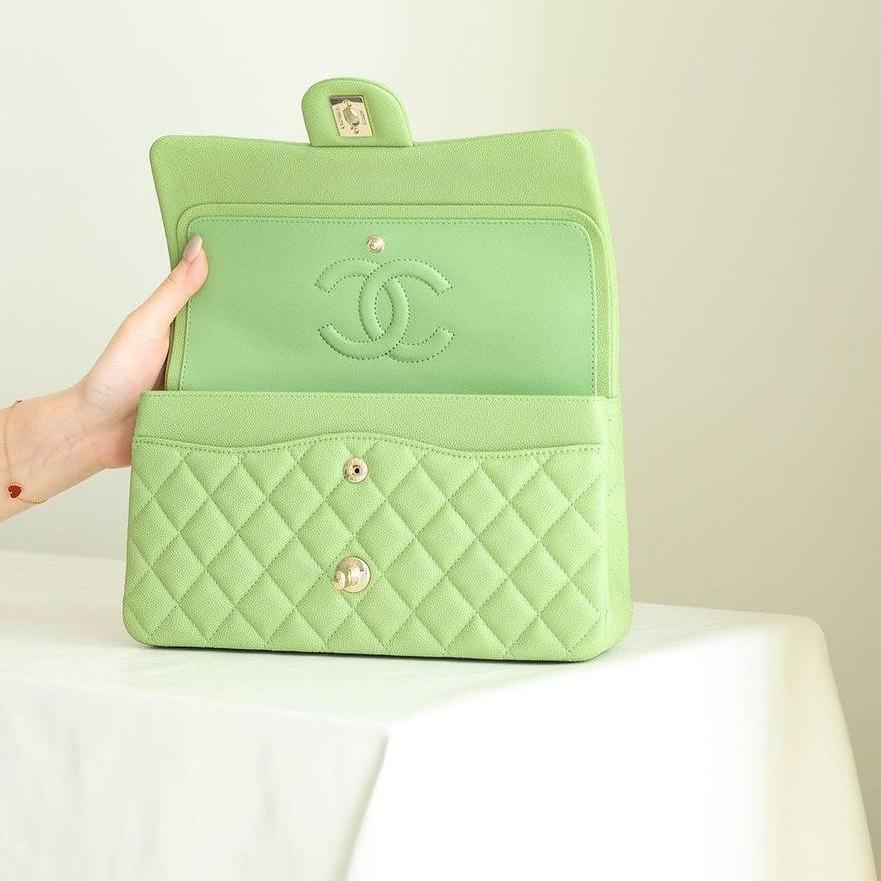 Chanel Klasik Orta Mint Yeşili Havyar - Glimmer of Luxury